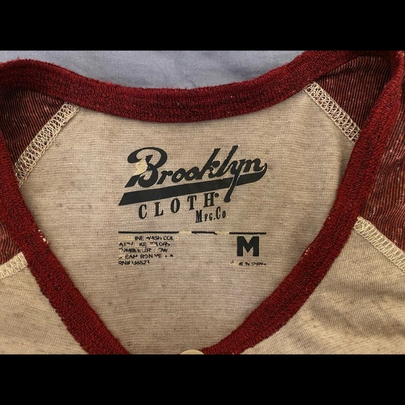 An amazing medium shirt - Picture 3 of 3